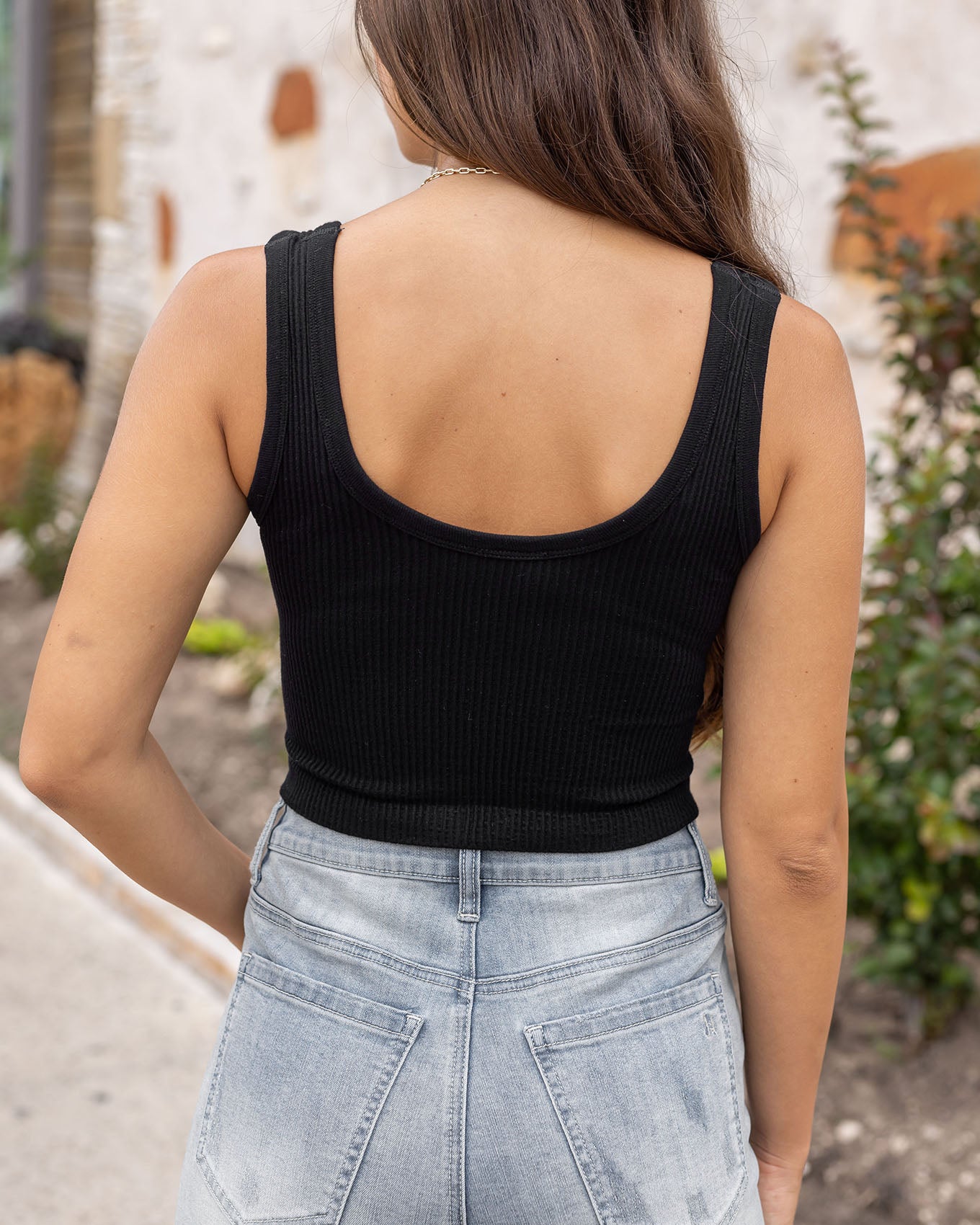 Black crop outlet tank top