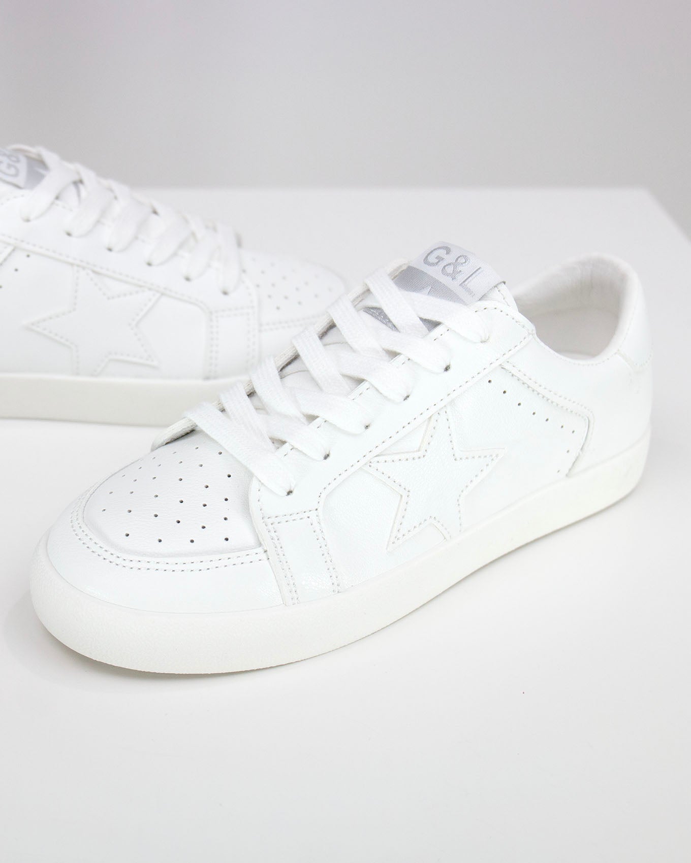 White color cheap sneakers shoes