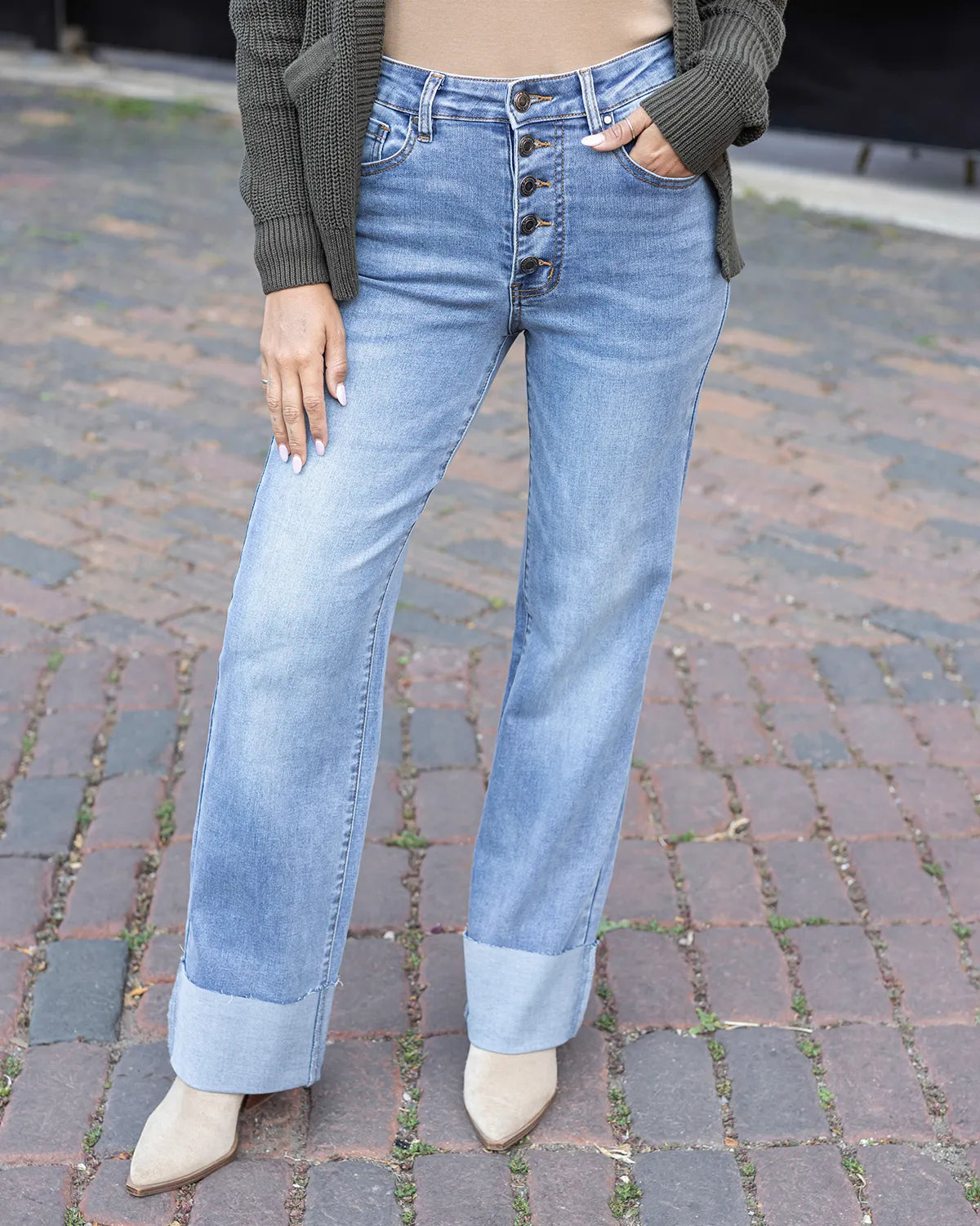 Wide leg cuffed jeans fashion