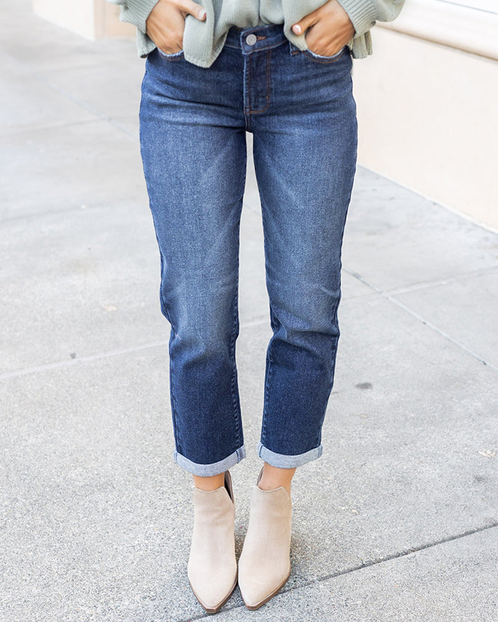 The Best Dark Wash Jeans For Women All Shapes & Sizes